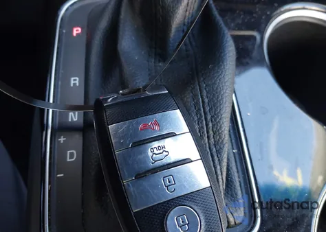 2015 Kia Sorento Limited V6 z USA, uszkodzony, nr VIN 5XYKWDA78FG618308